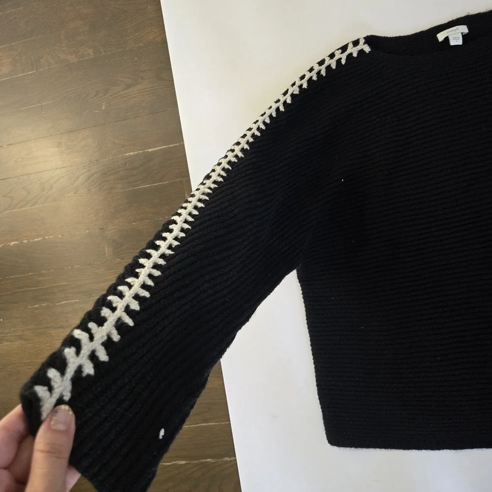 Pure Jill by J.Jill crew neck wide neck black with embroidered arm detail sz L